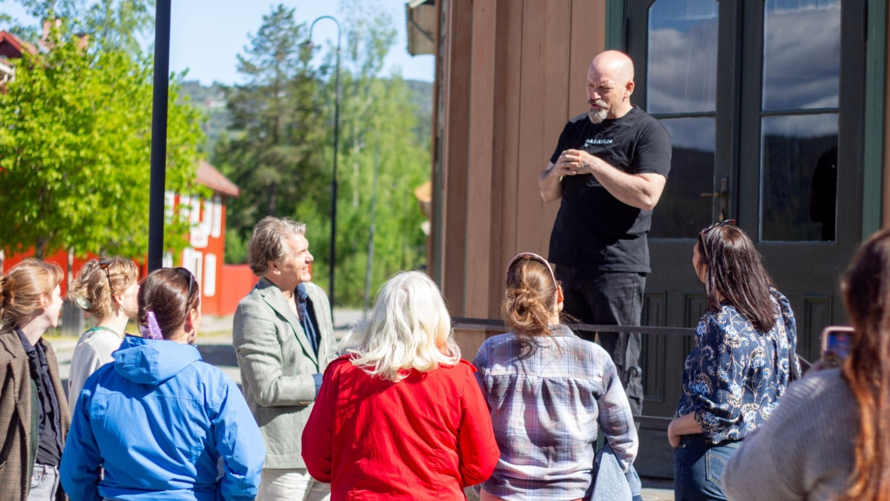 Omviser på Maihaugen - Byen - foto Veslemøy Furuseth