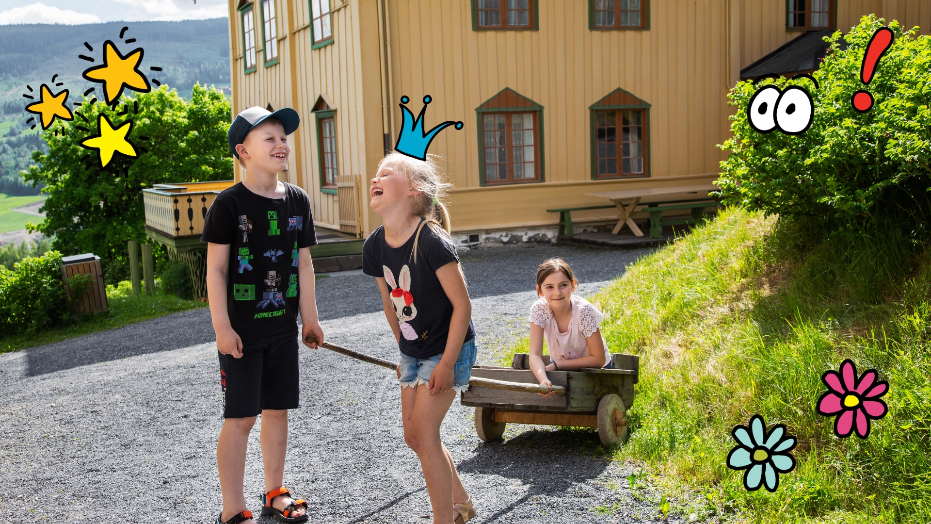 Barn leker med en gammel kjerre utenfor Aulestad. Teksten "Lekne minner på Aulestad" og morsomme symboler.