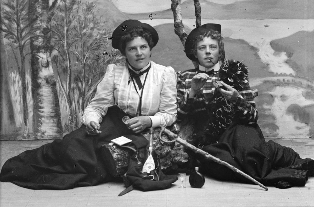 Fru Kaas med venninne, 19. juli 1900. Foto: Hans H. Lie / Maihaugen

