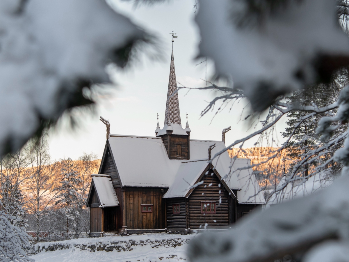 Garmo stavkirke på vinteren