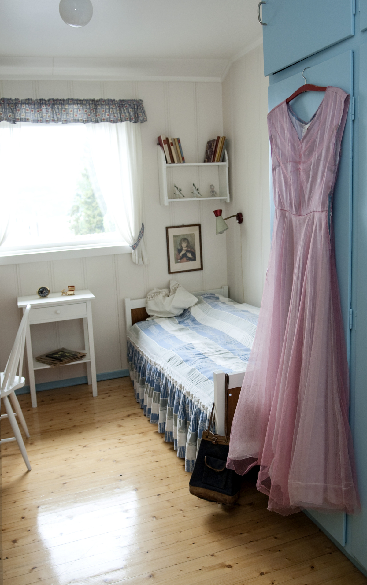 Sovev&aelig;relset til datteren i 1950-tallshuset. Foto: Camilla Damg&aring;rd / Maihaugen

