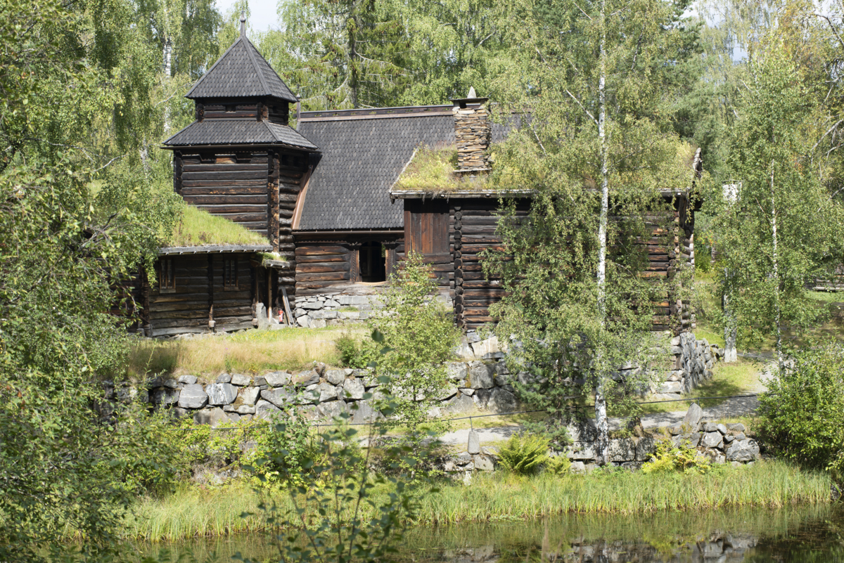 &nbsp;Isumkapellet har&nbsp;middelalderske loftportaler&nbsp;som ble satt inn etter bygningen kom til Maihaugen. Foto: Camilla Damg&aring;rd / Maihaugen

