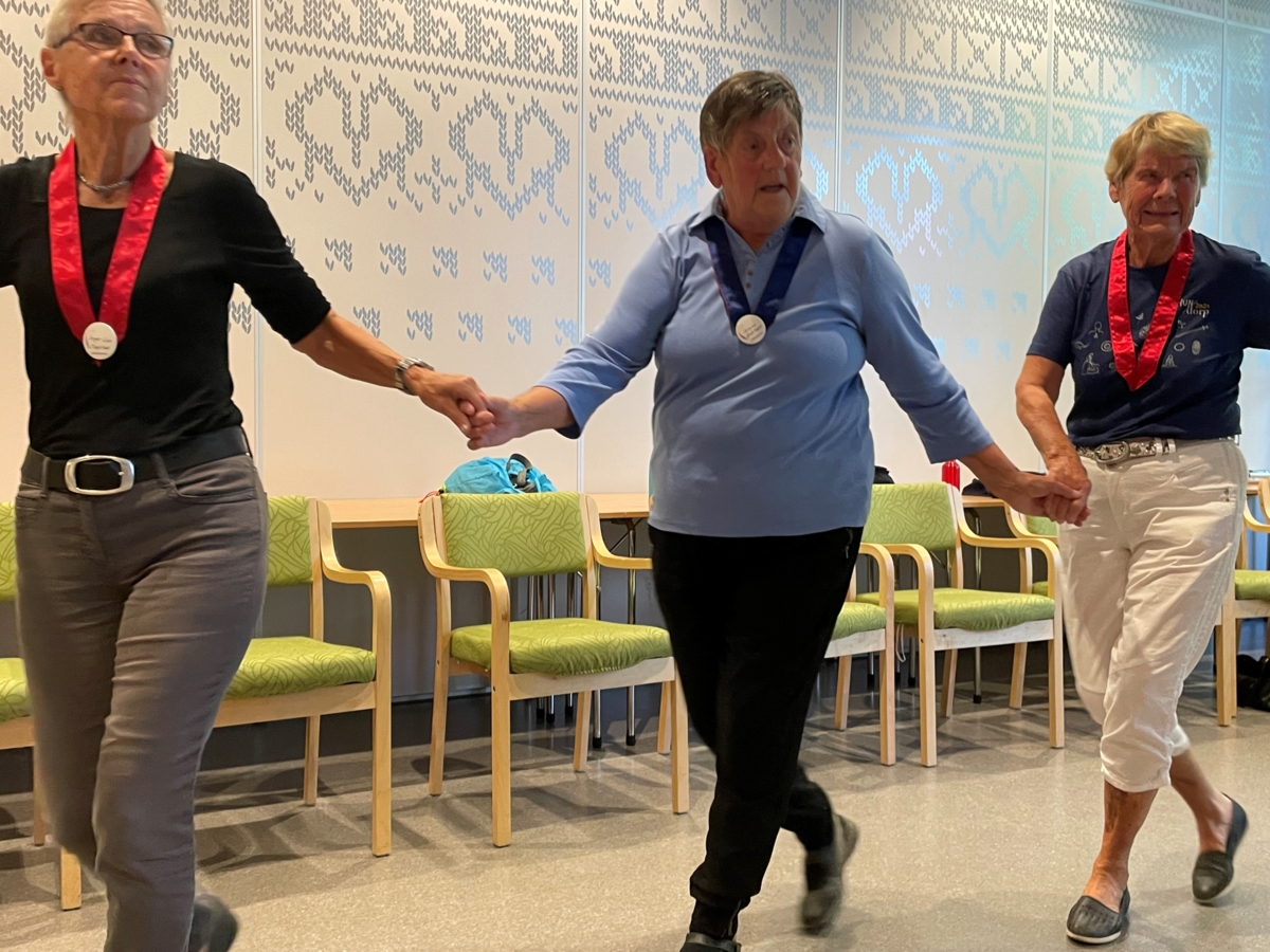Lillehammer Seniordans er en aktiv dansegruppe som tilbyr sosial og helsefremmende aktivitet for eldre voksne. Foto: Solveig Englund

