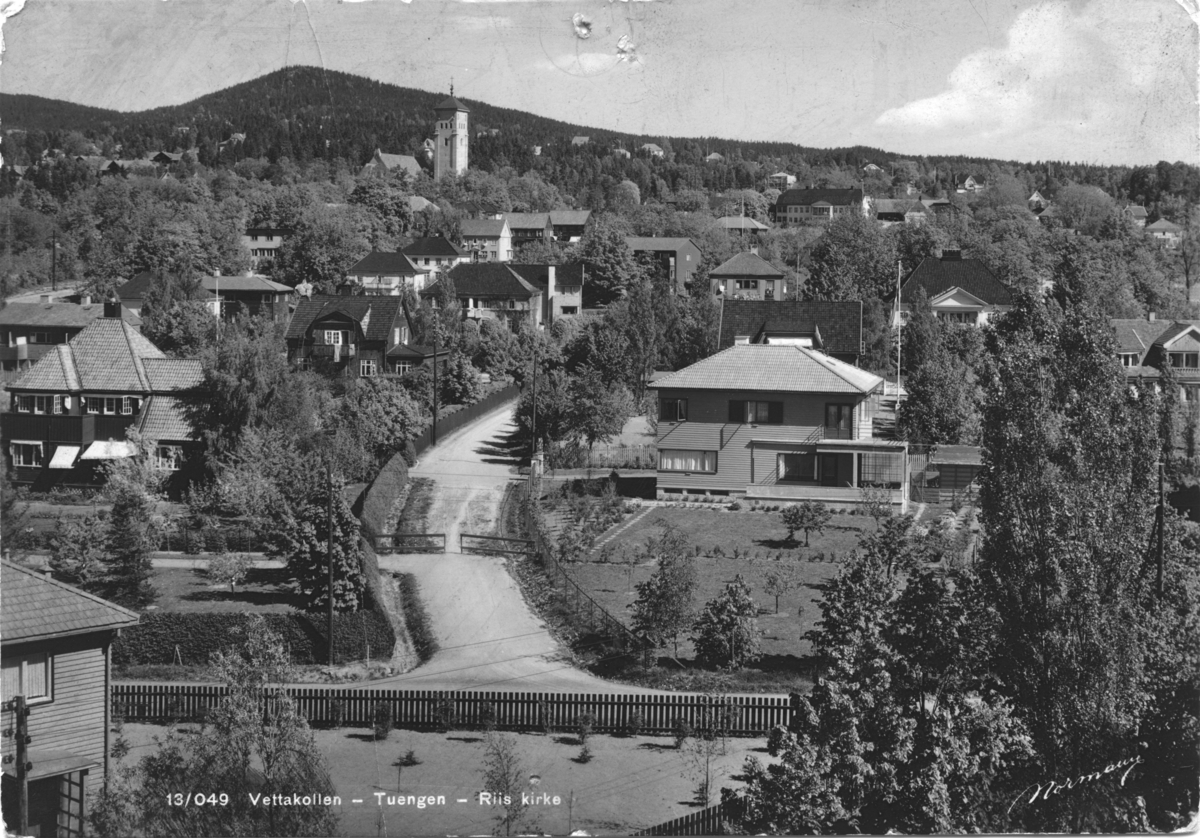 Historisk svart hvitt foto fra boligfelt med eneboliger på Vinderen i Oslo.