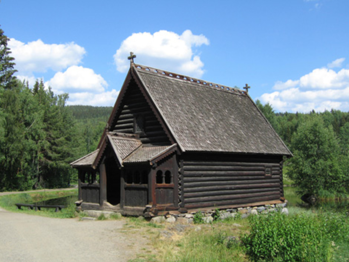 Fiskerkapellet fra 1459 er den eldste bevarte laftede kirkebygningen i Norge. Foto: Maihaugen.

